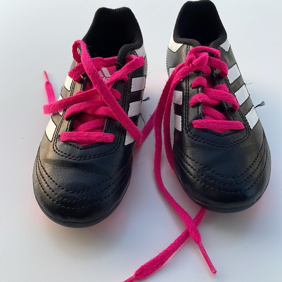 Adidas cleats and shin guards for soccer - Picture 4 of 4